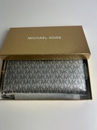 WB 2-7 Michael Kors Silver Wallet Handbag New In Box