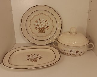 Stoneware By Hearthside Cumberland Casserole Dish W Tray 12' Plate 12' Platter