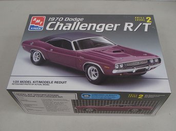 Amt 1970 Dodge Challenger R/T 1/25 Model Kit