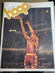 1977 MILWAUKEE BUCKS NBA HOOP MAGAZINE W/ 15 AUTOGRAPHS INCLUDING ALEX ENGLISH