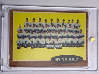 1961 NEW YORK YANKEES TEAM CARD #251 MICKEY MANTLE, ELSTON HOWARD, BOBBY RICHARDSON