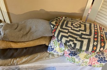 Woven Throws & Comforters