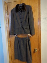 Ralph Lauren Vintage 100 Lambs Wool Skirt And Jacket Suit With Fur Collar Trim - Jacket Size 6 Skirt 8
