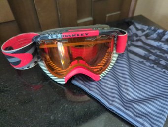Oakley Children's Ski Goggles With Carrying Bag