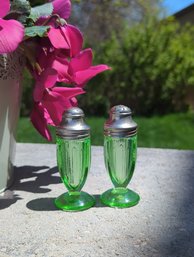 URANIUM Glass Depression Salt & Pepper Shakers - Great Condition - No Chips Or Scratches