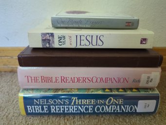 5 Pc Book Lot - Bible Reference Bible Readers, Companion And One Minute Prayers