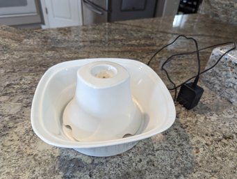 White Ceramic Circulating Pet Water Pump Bowl - Untested!