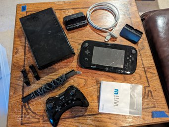 32-bit Deluxe Wii U Console And All Accessories - Game Pad, Station, Plugs Controller UNTESTED