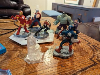 Disney Wii U  Infinity - Marvel Superheroes - With Seven Interactive Marvel Figurines
