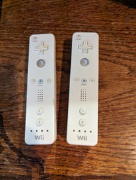 Two-piece Wii Remote Set - UNTESTED