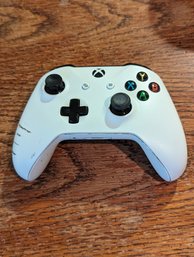 Nintendo Wireless Controller For Xbox One - White Missing Back Battery Cover UNTESTED