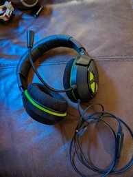 Gaming Headphones With Built-in Microphones UNTESTED