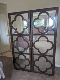 Large Mirrored Wardrobe Cabinet ~~ YOU WILL NEED HELP TO CARRY DOWNSTAIRS~~
