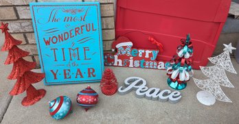 TEAL AND RED XMAS DECOR