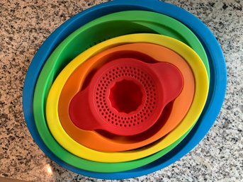 Rainbow Plastic Nesting Kitchen Bowls Strainer Colander Juicer
