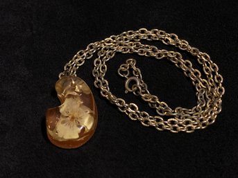 Vintage Resin Capture '70s Flower Necklace, Pendant Is 1 In , Chain Is 23 In Long.
