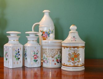 Porcelain Toilette Articles