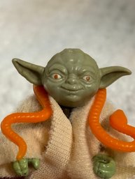 Original Kenner Star Wars Action Figure Yoda With Cloak And Orange Snake Outstanding Condition