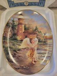 The Bradford Exchange - A Little Faith Glows From Within - 3rd - Collector Plate - An Angel's Light Collection