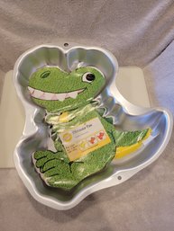 Wilton Dinosaur Cake Pan - 2105-1022 - Excellent Used Condition