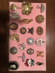 20 Vintage Brooches Includes Monet Gerrys And Sarah Cov.