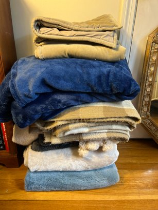 1B/ Throws, Blankets, Afghans, Velvet Pillow Sham - Berkshire, 1 Tahar