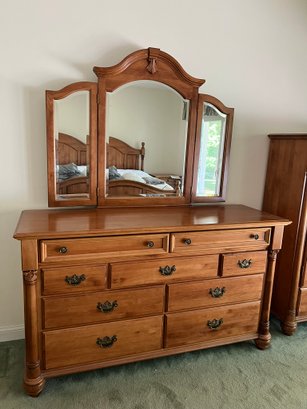 1BR/ Mobel Furniture Co. Low Dresser & 3 Section Beveled Mirror W Tilt In Hinged Sides