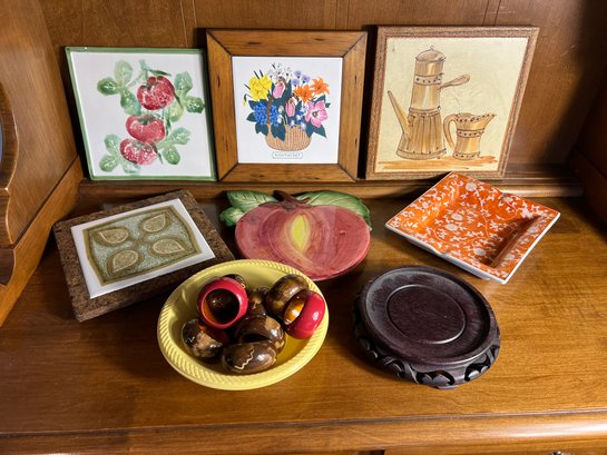 K/ 8pcs - Assorted Wood & Ceramic Trivets, Napkin Rings And An Orange & White Ashtray
