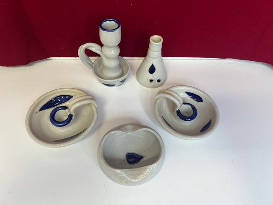 E/ Bin 5pcs Williamsburg Pottery: Vase, Candle Holders, Dish