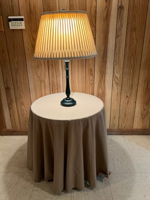 C/ 3pcs - Round 3 Leg Table, Table Lamp, Tablecloth