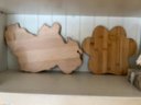 K/ 5 Pc - 2 Cutting Boards 1 Teak Bamboo, 2 Marble Bases W 1 Horses Head, 1 Painted Rock