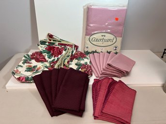 Lovely Assorted Table Linen Lot - - Placemats, Napkins & Tablecloth