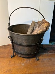 LR/ Huge 2ft Wide Vintage/Antique Metal - Iron Cauldron With Handle On Feet