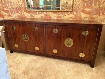 DR/ Lovely Henredon Chin Hua Sideboard Credenza, Gorgeous Wood, Brass Accents, 4 Bi Fold Doors 2 Drawers