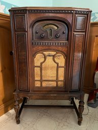 K/ Beautiful Vintage Atwater Kent Super Heterodyne Tube Radio Console/Cabinet Model K 469