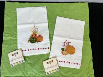 C/ 2pcs - New With Tags: Lovely Autumn Embroidered Tea Towels - Sally Eckman Roberts