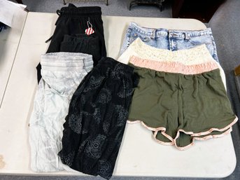 AN/ 7pcs - Womans Shorts And Pants In Various Colors & Sizes: Mimi Chica, Elite, Marrakech Etc