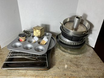 K/ 26pcs - Assorted Bakeware - Metal And Glass