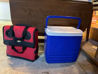 C/ 2 Pcs Coolers - Blue Igloo 24 Qt Lift Top & Red California Innovations Wheeled Expandable Soft Side