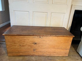 1U/ Vintage/Antique Blanket Chest - Rustic Solid Pine With 1 Tray Inside