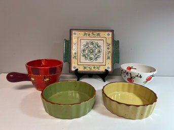 5 Pc Assorted Red Green Painted Pottery Pieces By Lorrie Veasey Our Name Is Mud, Foreside, Pfaltzgraff...