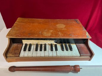 JU/ Vintage Jaymar Wood Toy Piano