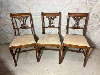 C/ 3pcs - Vintage Wood Dining Chairs - Upholstered Seats, Pretty Carved Design