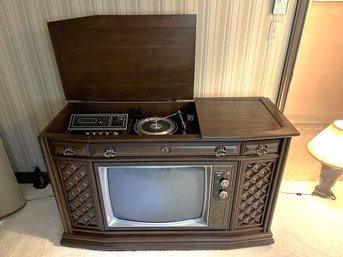 O/ Vntg 1984 Sylvania GT-Matic II Console TV, Garrard 6300 Turntable, Radio Model CL5426, 8 X 8Track Cassettes