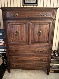 BR/ Tall Dresser, 2 Door 7 Drawers, By Davis Cabinet Co TN, Matches Low Dresser