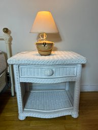 1B/ 2pcs - White Wicker Side Table With 1drawer And Nantucket Basket Style Table Lamp