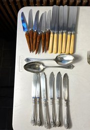 K/ Bag 20pcs - Assorted Vintage Stainless Silver Plated Bakelite Or Bone Handled Knives And Serving Cutlery