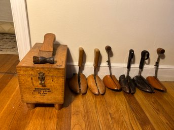 2B/ 8pcs - Vintage Esquire Shoe Valet Wood Box With Esquire Brush And 6 Shoe Forms