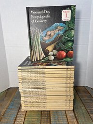 AD9/RER 23pcs: Set Of 1979 Woman's Day Encyclopedia Of Cookery - 23 Volumes