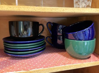 K/ Shelf 11 Pc Pottery - Blue & Green 5 Soup Mugs & 6 Underplates/Saucers